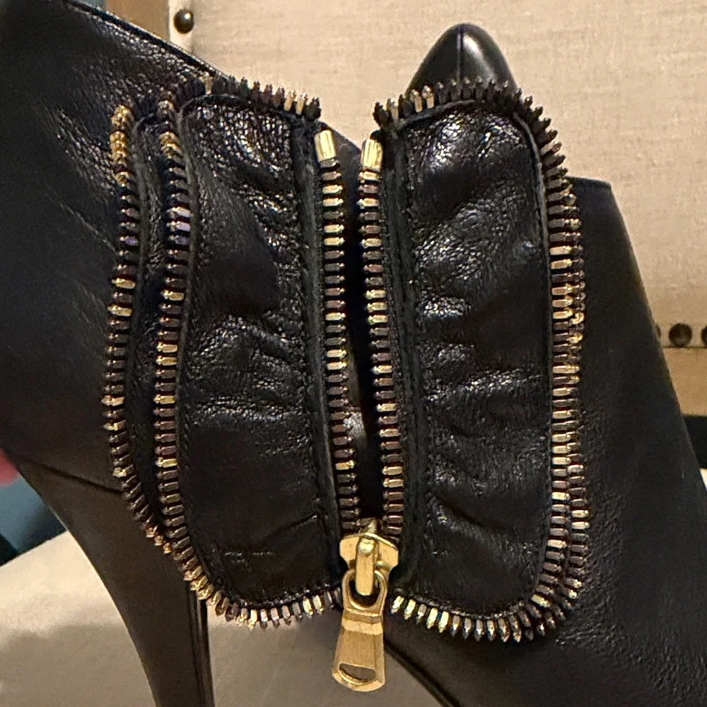 Juicy Couture side gold